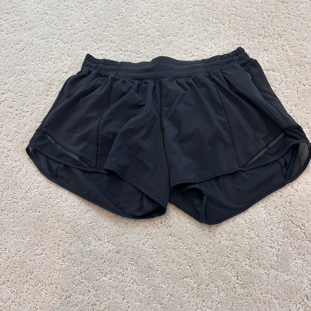 Lululemon Black Low Rise Hotty Hots 4”